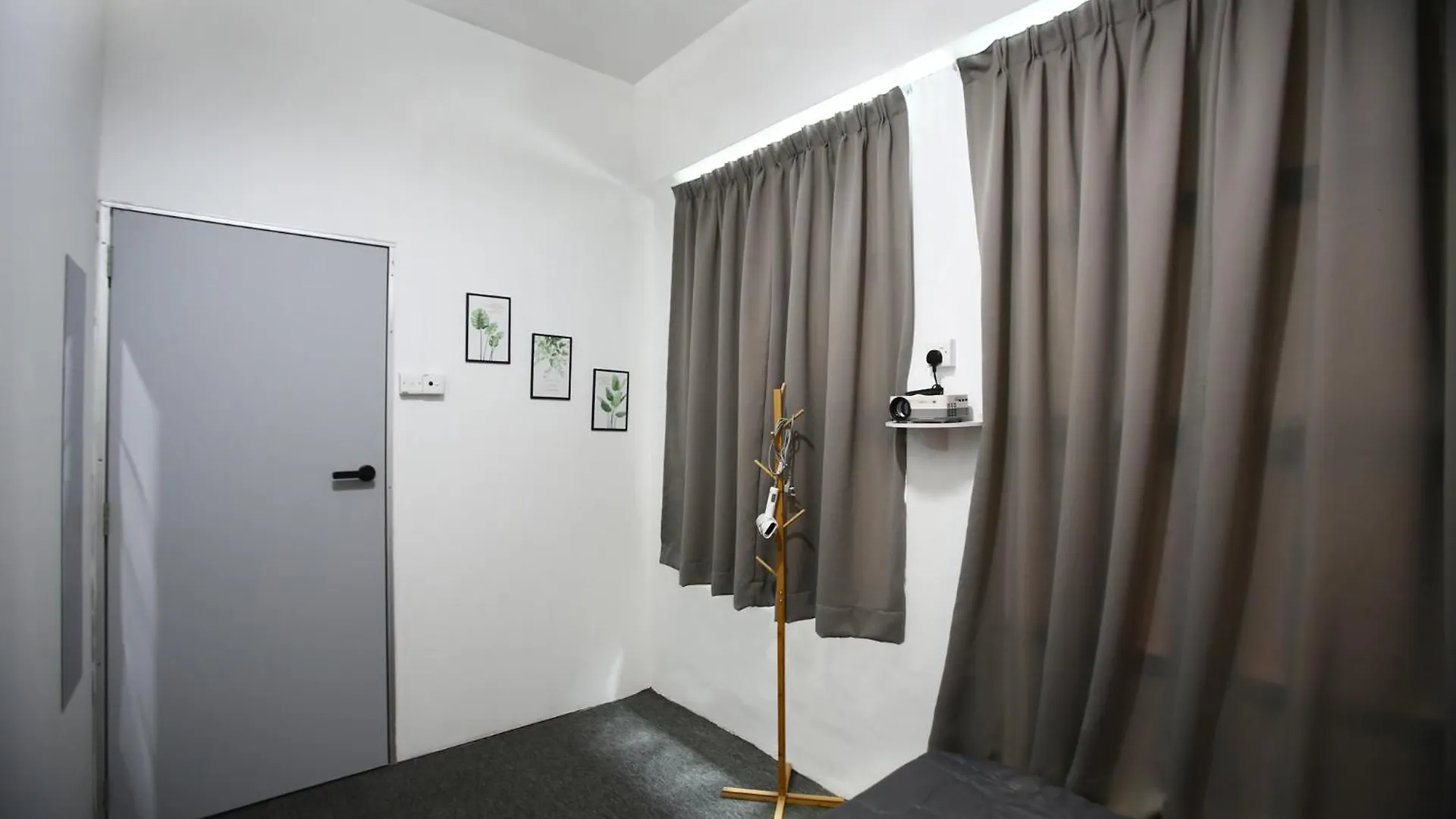 Hotell Hangoutspacez Queensbay At Bayan Lepas Penang